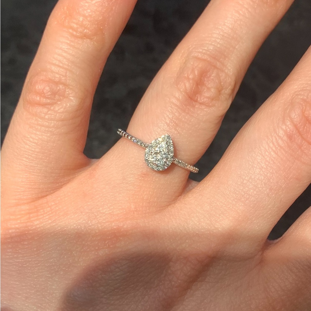 Elegant White Pear-Shaped Halo Diamond Ring